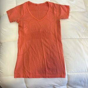coral size 6 lululemon swiftly tech short sleeve, great condition